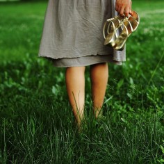 walking-on-grass-in-bare-feet